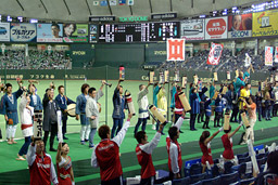 [ 画像 ] 浜松祭りの激練りで応援が大いに盛り上がった。