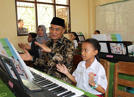 ［ 写真 ］インドネシアでの音楽授業
