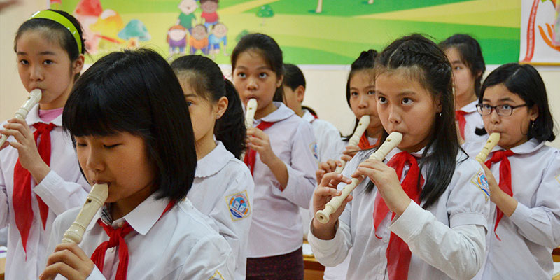 [サムネイル] 器楽教育の導入でベトナムの学校授業の充実に貢献