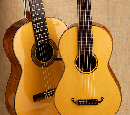 左が現代クラシックギター、右が19世紀ギター