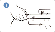 クリーニングロッドに金属部が露出しないようにポリシングガーゼを手元まで巻付け、抜差中管、外管の内側の汚れを取ります。