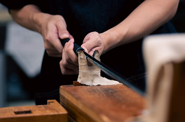 [ 画像 ] 倉庫での専任スタッフによるメンテンナンス