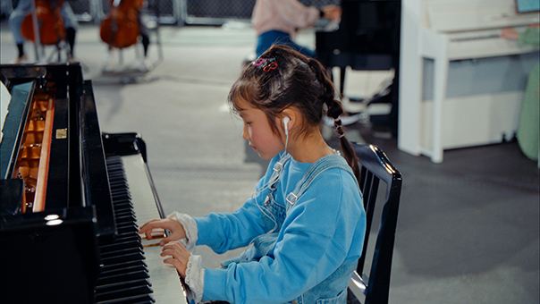 [ 画像 ] 小学生（7歳）も初級の楽譜で練習を重ねて演奏に参加
