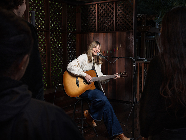 [ 画像 ] アンプとつなげば、ライブステージにも最適