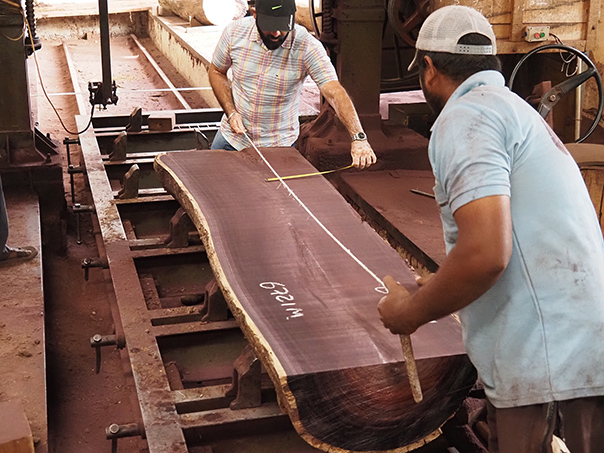 [ 画像 ] Overseas Tradersの現場