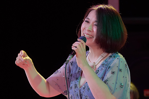 [ 画像 ] 鈴木 麻美（Vo）