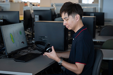 [画像] 研究開発統括部 先進技術開発部 楽器・音響グループ