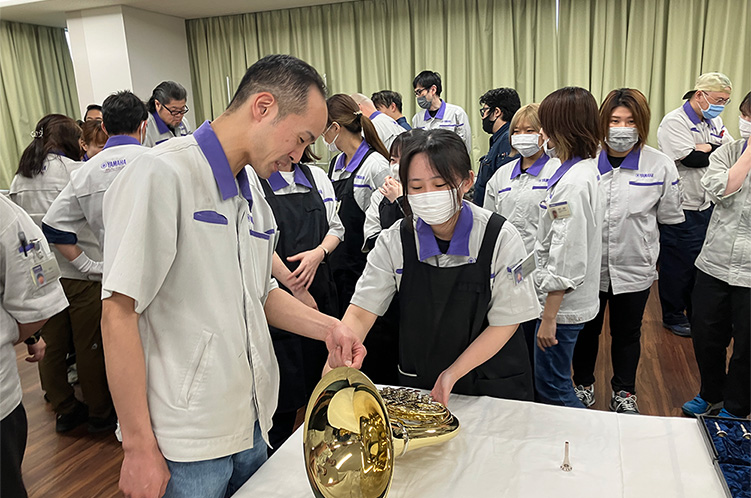 [サムネイル] 部門の枠を超えて磨く、ヤマハの品質──「お客様目線」に立ち返るホルン製造の現場から