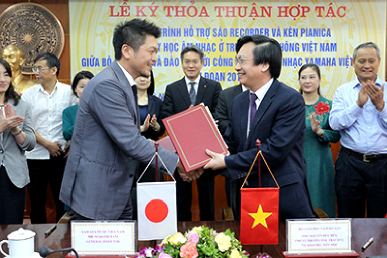 [画像] ベトナム教育訓練省初等教育局との覚書締結の様子