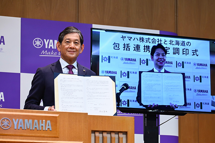北海道との包括連携協定（中田卓也　代表執行役社長（当時）と北海道　鈴木直道知事）