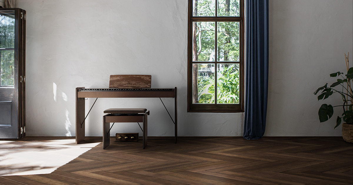 [画像] 爽やかな日差しが差し込む部屋に置かれる電子ピアノ TORCH「T01」