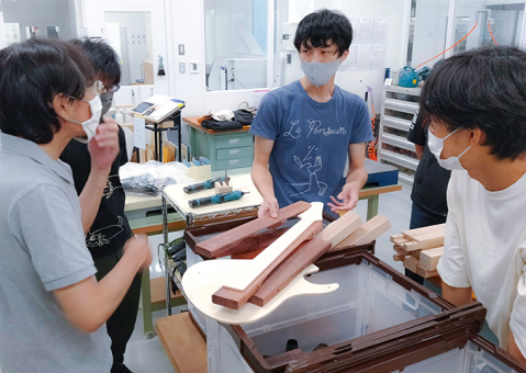 アップサイクリングギターのプロトタイプ制作の様子