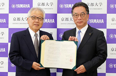 国立大学法人京都大学と3年間の包括的研究連携協定を締結時の写真