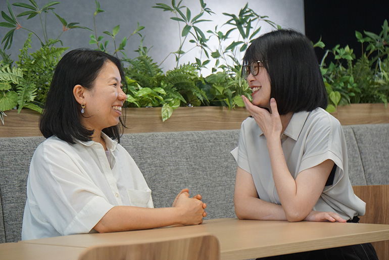 [Photo] 