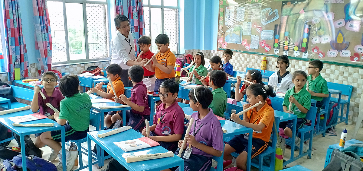 [ サムネイル ] インドの初等学校で行われているスクールプロジェクトの様子