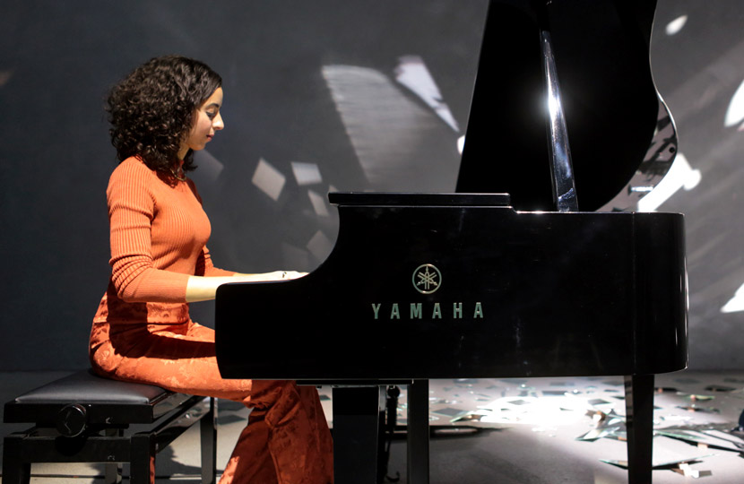 [写真] Nadia Dandachiさん