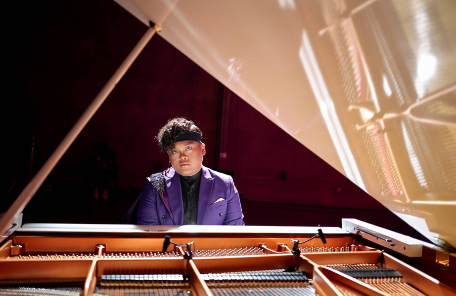 [写真] Troy Laureta