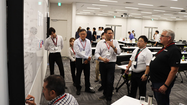 [写真] 国際サービスマネジメント会議での討議の様子