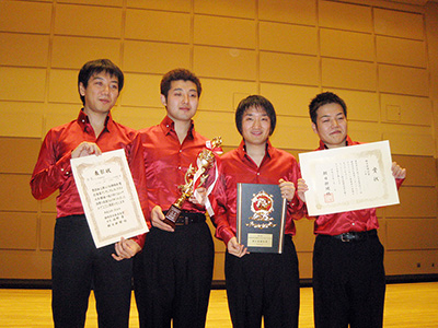 向かって左より 小島務、笹木孝訓、大山陽一、久留悠輝各団員