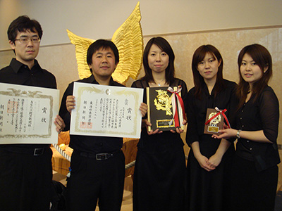 左より高橋大介、山本成基、金子愛、鈴木久美子、杉浦里沙各団員