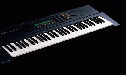 Synthesizer : YS200