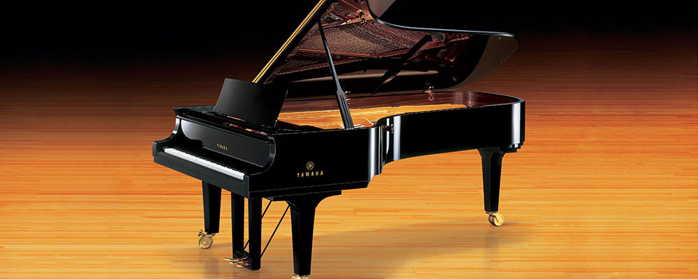 Yamaha CFX piano on gradient wood setting