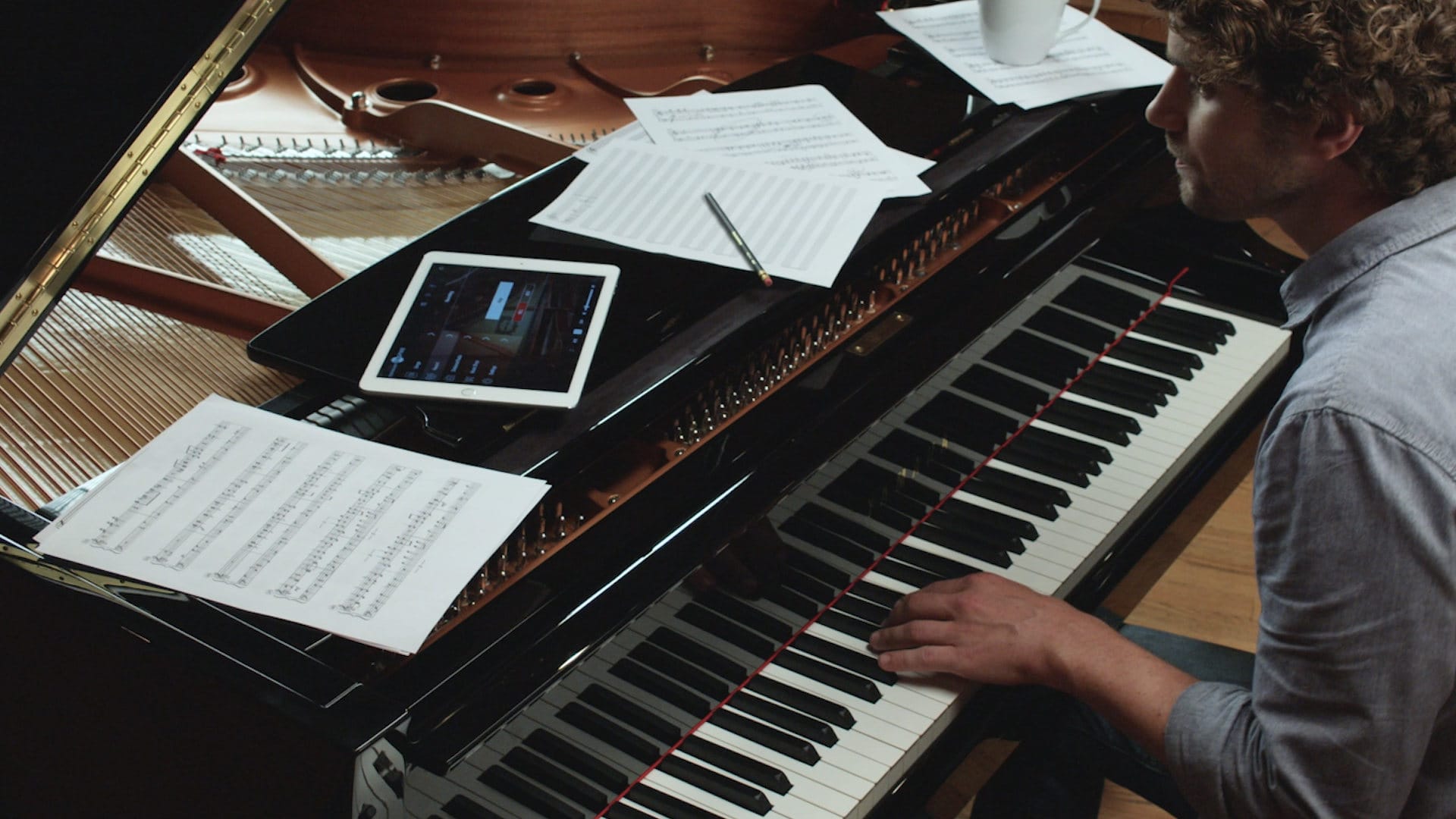 guy playing the Yamaha hybrid piano