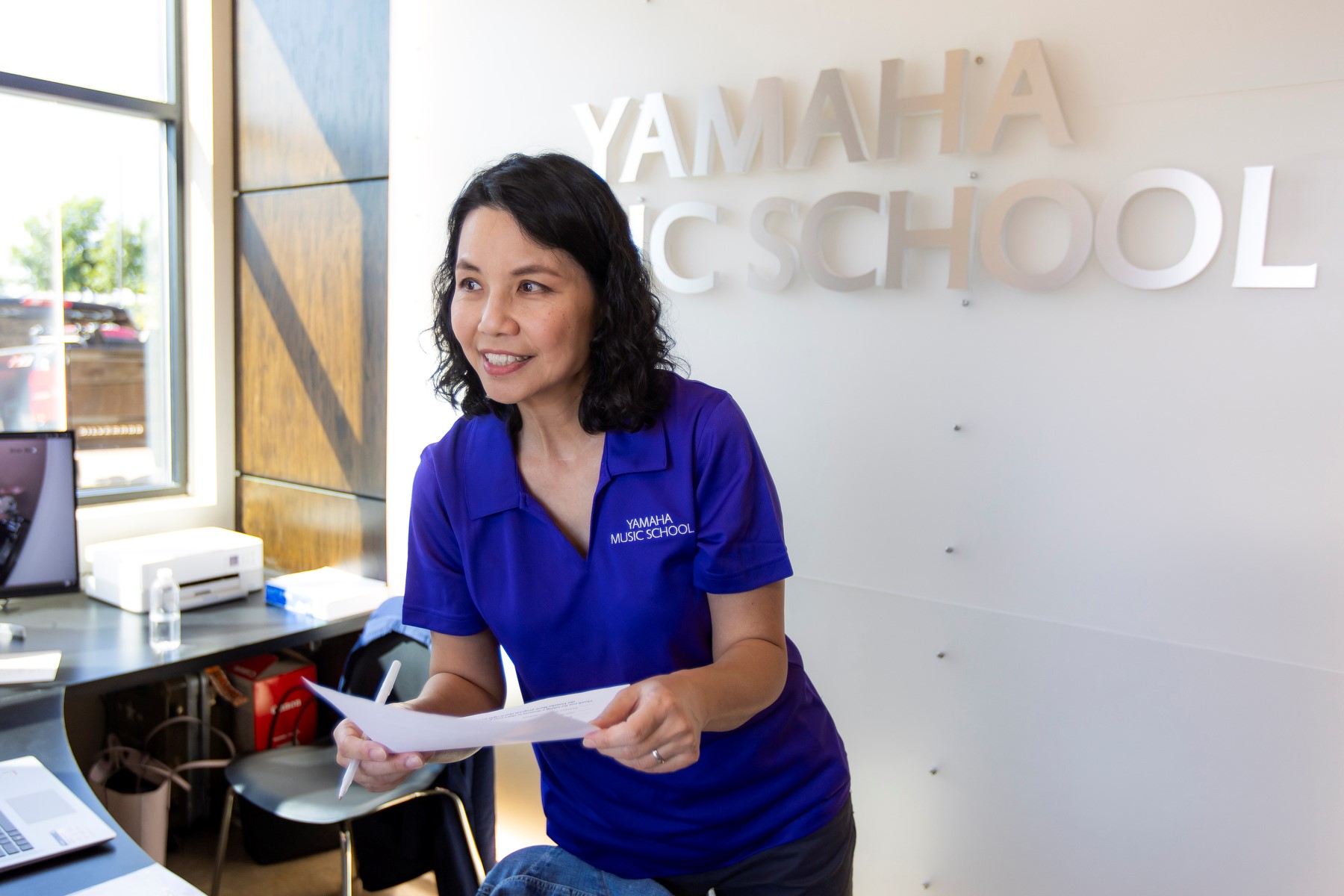 Yamaha professional guitar instructors teaching children how to play the guitar