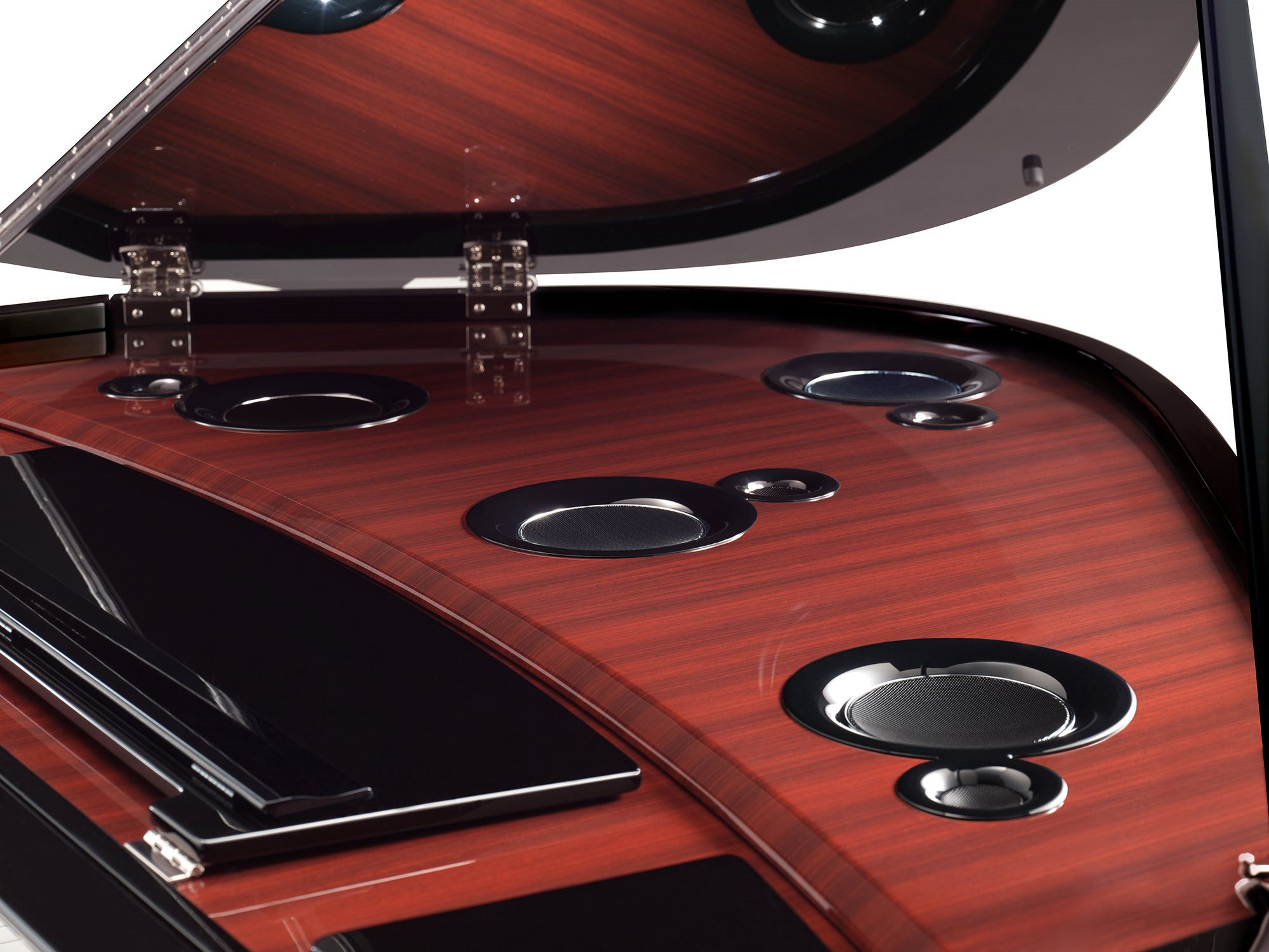 Vi sammenligner Yamaha CLP-795, N3X og Roland GP-9/9M